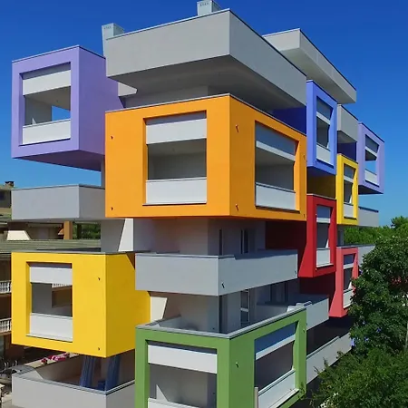 아파트 New Vibrant In 비비오네