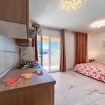 New Vibrant In Apartment *