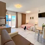 New Vibrant In Апартаменти